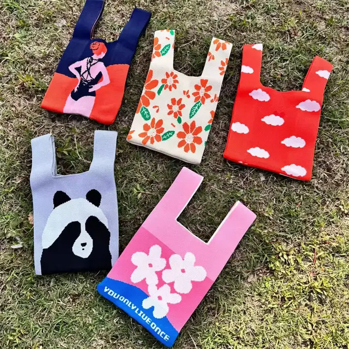 可愛いデザインの小型エコバッグ【ニット素材・持ち手付き・ショッピング用】