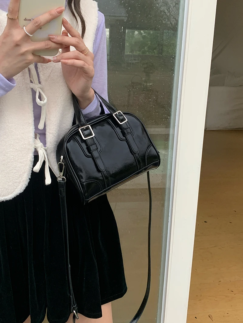 黒 ショルダー バッグ レディース どうやって選べる？