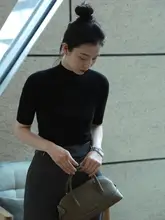 黒のハイネック半袖Tシャツ【フィット感あるデザイン・ニット素材・秋冬用】