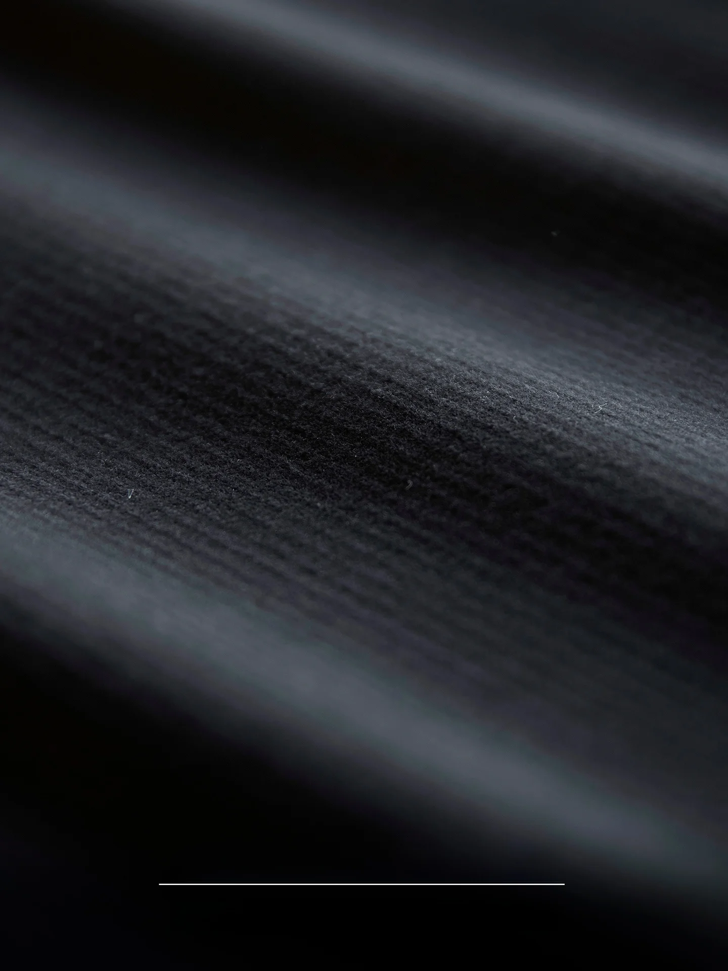 日常通勤に最適な黒のカジュアルパンツ：ストレートフィットと伸縮性の実用性解析