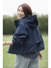 アウトドア用撥水加工フード付きジャケット【女性用・春用・スタイリッシュデザイン】