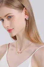 デザイン性の高いムクゲの花とトンボのネックレス【カジュアル・鎖骨チェーン】