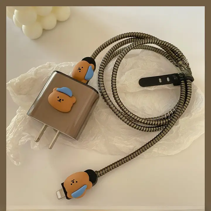 かわいい帽子を被ったクマの充電器保護カバー【iPhone用・急速充電対応・コード保護】