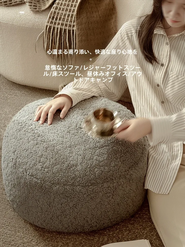 一人暮らしのリビングに置く家具として、丸型スツールは本当に必要なのか？