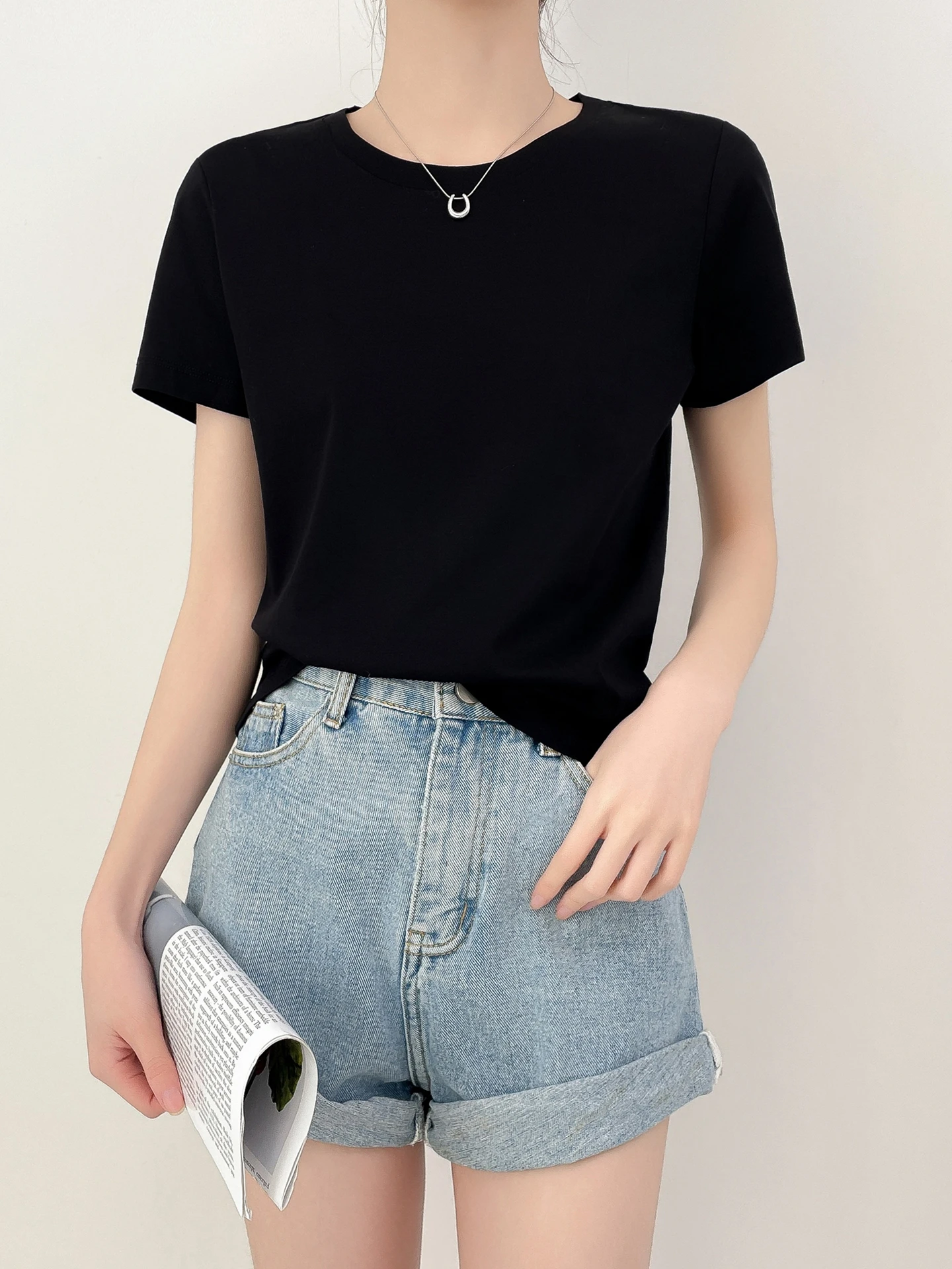 極上の柔ら かさのシルクコットンラウンドネック半袖Tシャツ：おしゃれ モダン な日常着の定義と実践