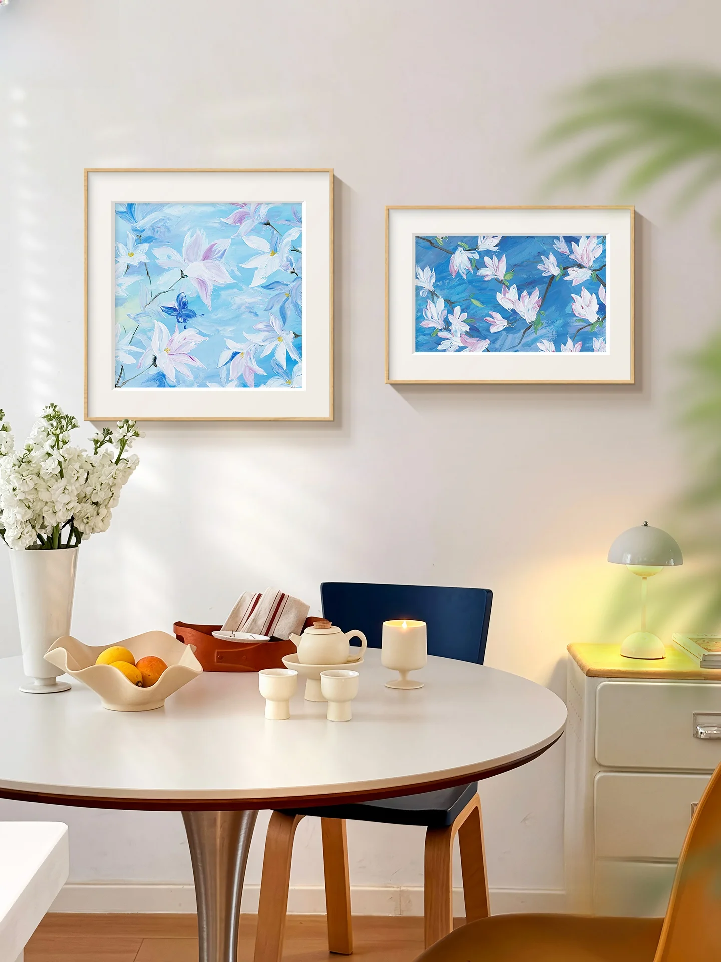 抽象花卉のアート壁画をリビングやダイニングに設置するなら、どう選ぶ？
