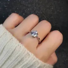 六爪デザインの仿真ダイヤモンドリング【結婚・プロポーズ用・シンプルで個性的】