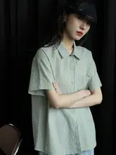 ブルーグリーンのシンプルなレトロデザインの半袖シャツ【ストライプ・ポロカラー・女性用】