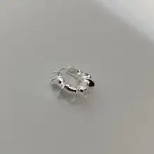 シンプルな几何学デザインの非対称イヤリング【韓国製・純銀・軽やかな印象】