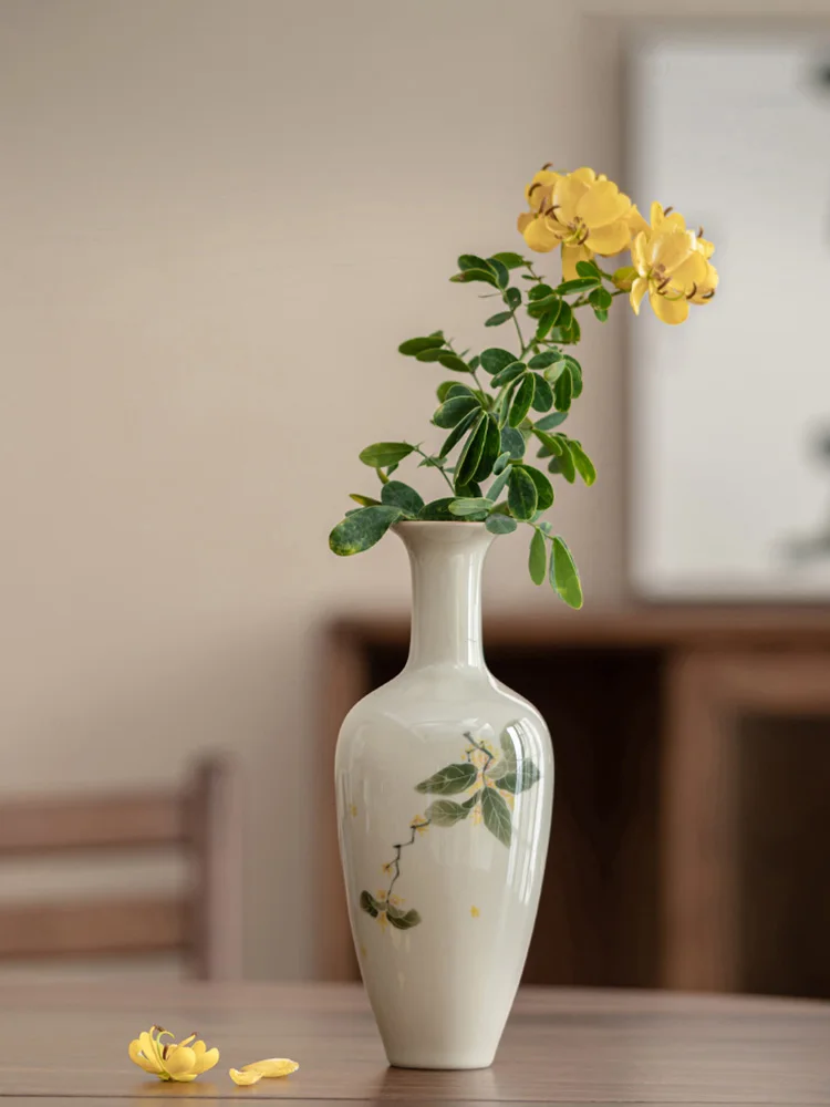 かすみ草の花瓶としてのヴィンテージ風陶器花器：中式スタイルの台面花瓶使い方と特性