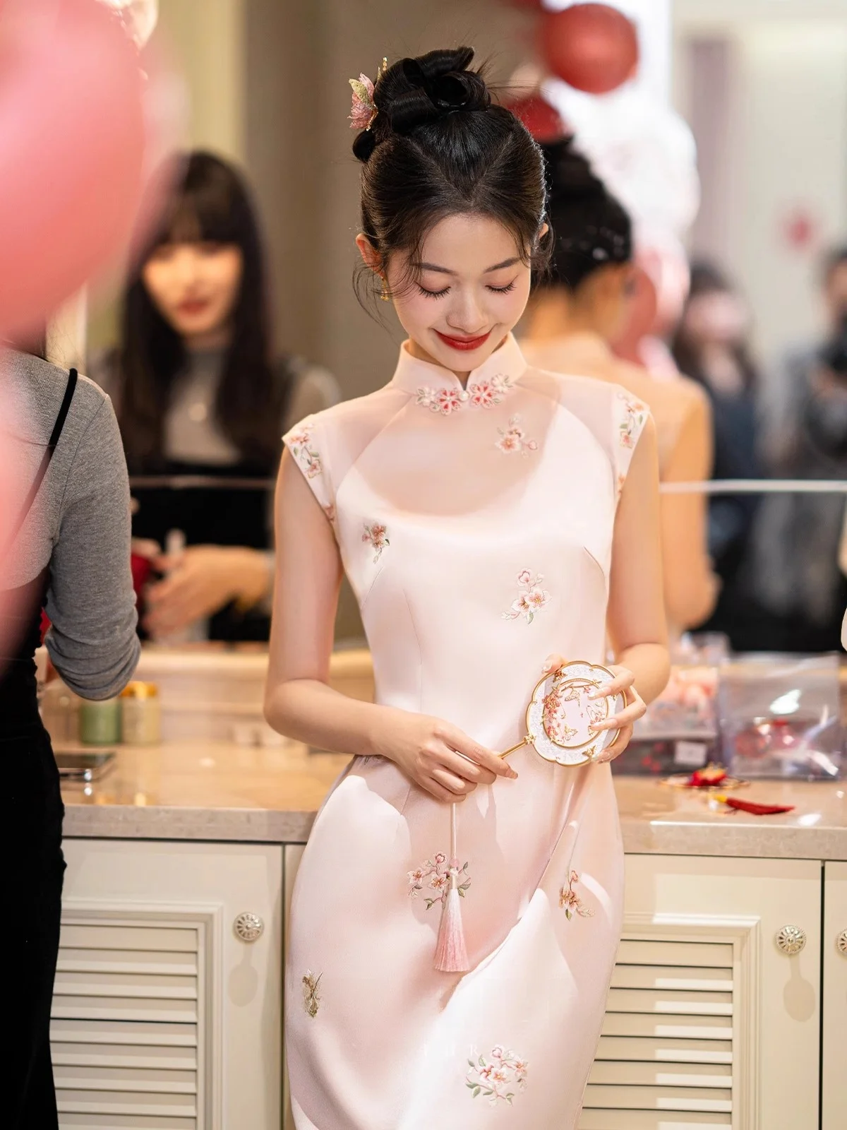 結婚式 ゲスト ワンピース どう選ぶ？桃色のチャイナドレスが意外に人気な理由とは