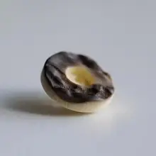 1980年代風アイボリーカラーの果物モチーフボタン【直径20mm・厚さ5mm】