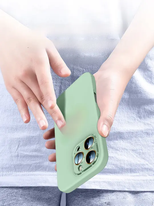 GGUU カメラレンズフィルム対応iPhone用ケース【シリコン製・マグセーフ対応・衝撃防止】