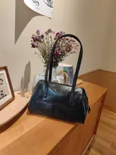 未来的なヴィンテージトートバッグ【バゲット型・大容量・通勤用・ショルダー対応】