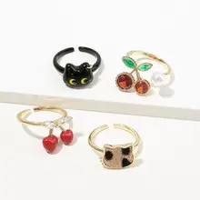 可愛らしい猫とチェリーのリング【ユニークなデザイン・ひとつ】