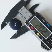 シンプルなネイビーブルーの象牙色パームボタン【２０ミリ】