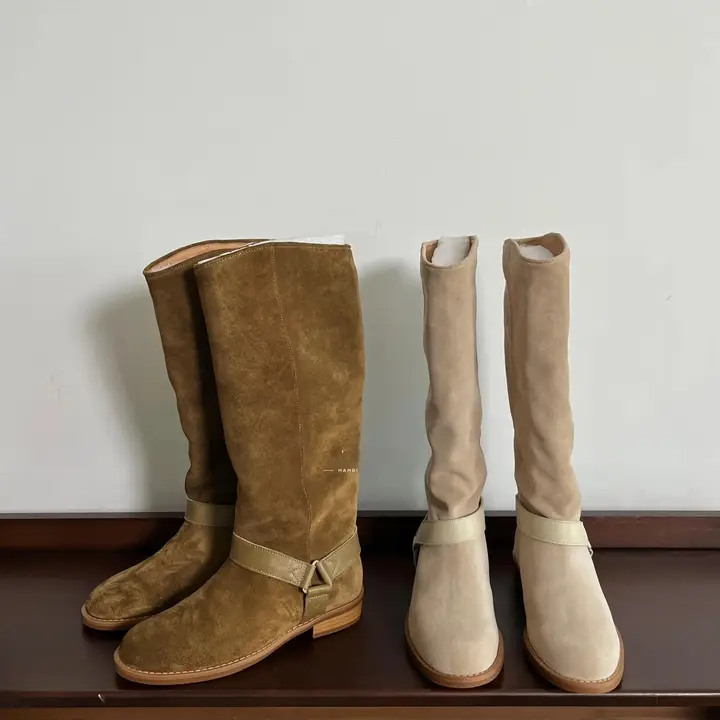 デザイン性の高い牛革製ウェスタンブーツ【マーチンブーツ・ラウンドトゥ・ミッドカット・スエード仕上げ】