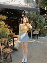 Vネックデザインの短丈ニットカーディガン【レディース・イエロー・秋用・すっきりシルエット】