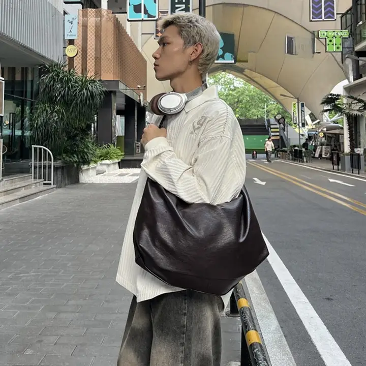 トートバッグ ショルダーバッグ ユニセックス レザー 大容量 ヴィンテージ 通勤 着回し インスタ映え 「YUEN」