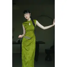 緑色の改良型チャイナドレス【若者向け・スリムフィット・レトロデザイン】