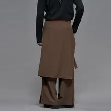 ミニマルデザインの高級感溢れるエプロン付きスーツパンツ【ゆったりストレート・カジュアルスタイル】（セットアップ対応）