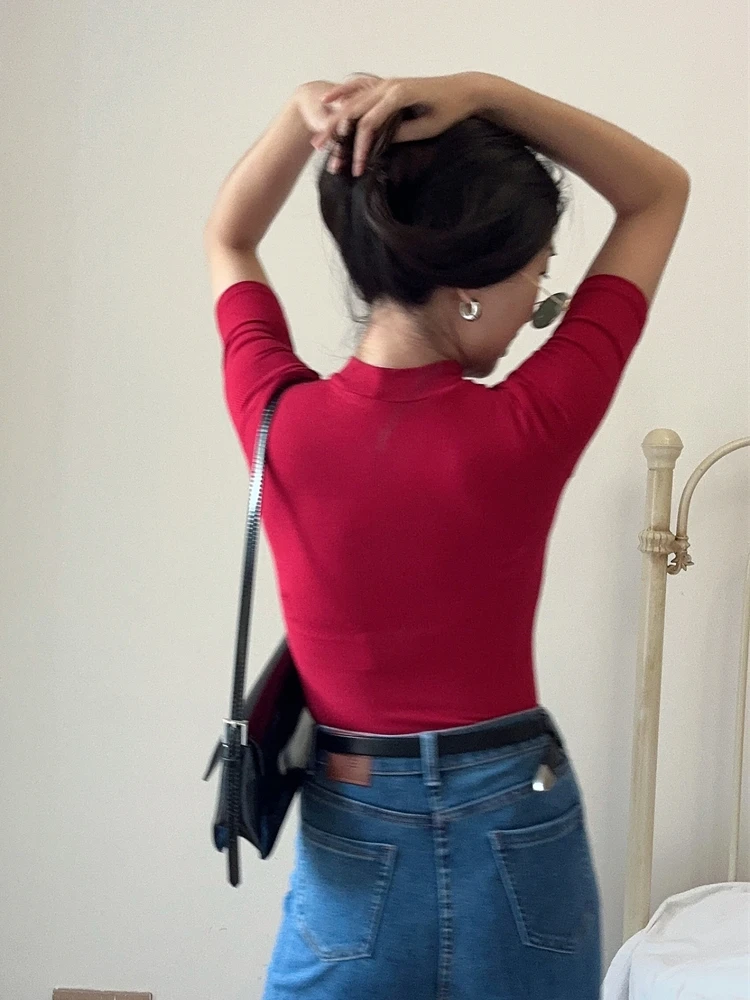 タートルネックTシャツはどう選ぶ？女性向けのシンプルなデザインが実は最強の理由