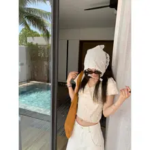 フラワープリントの短袖Vネックトップス【女性用・スリムフィット・夏用】