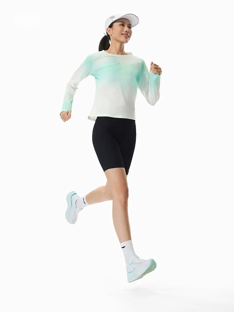 40代の夏にランニングするとき、長袖トップスはどう選ぶ？