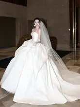 ウェディングベール付きサテン製ロングトレーンドレス【新婦用・撮影用小物】