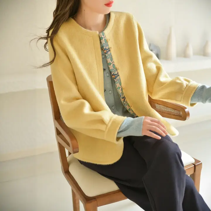 シンプルなリバーシブルウールコート【秋冬用・ラウンドネック・女性用】