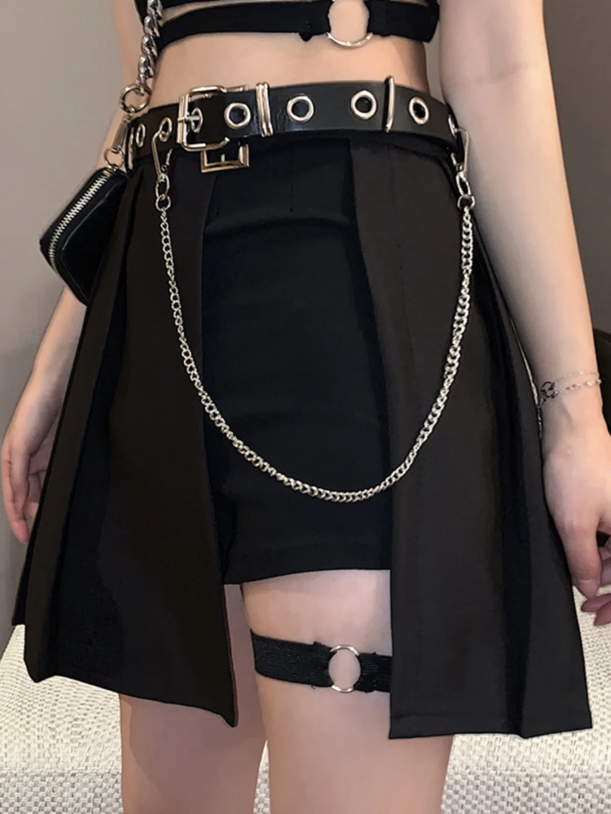 ショートヘアに合う服装は、実は「動き」が鍵？