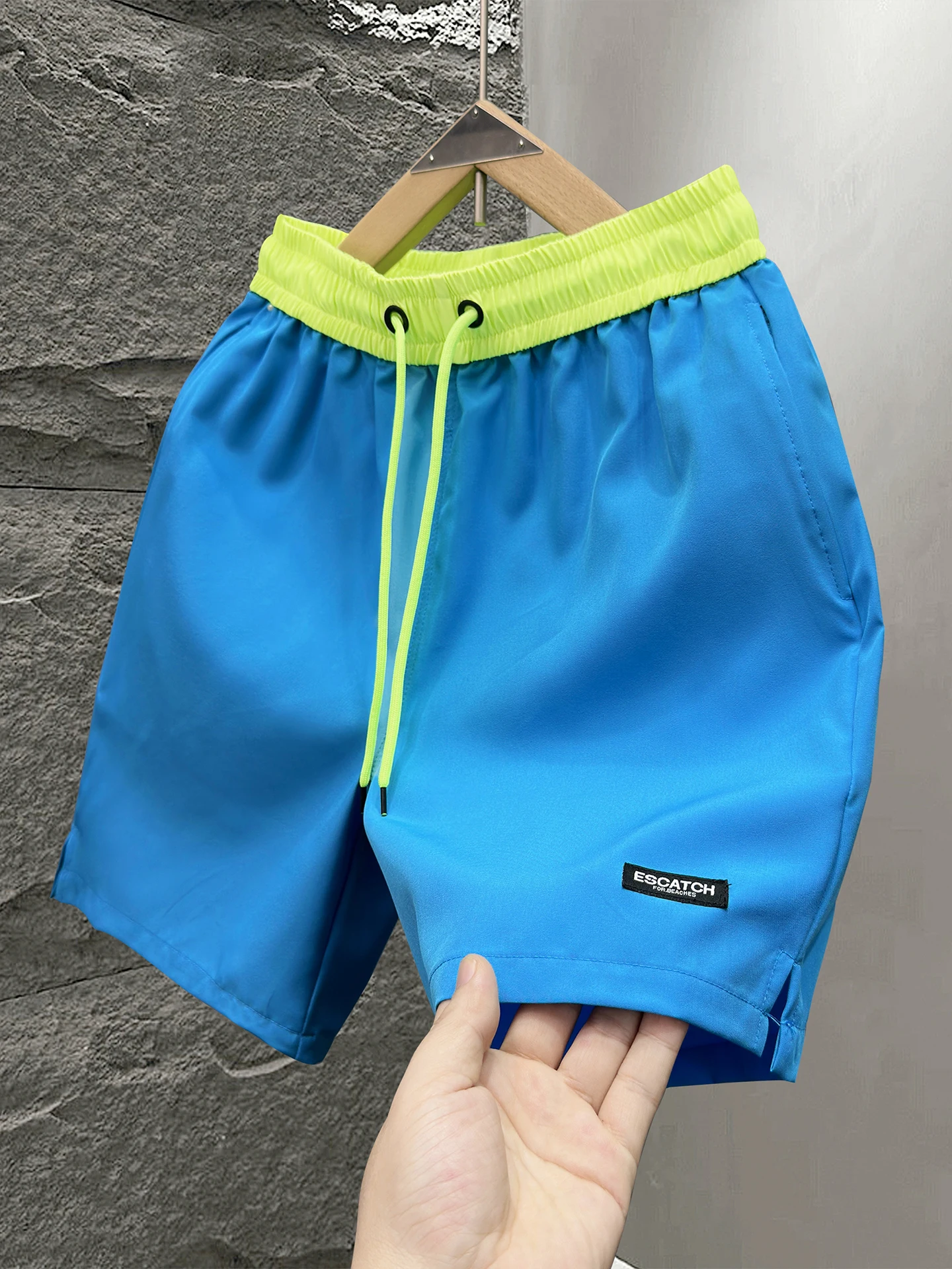 夏用メンズ薄手速乾ショートパンツ：海辺やフィットネスで快適な通気性を実現