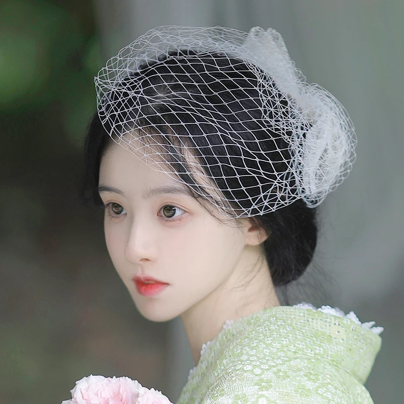 結婚式 帽子 としてのリボン付きレースメッシュヘアアクセサリーの実用性と選び方