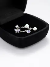 紫色のビジュー付き吊り下げイヤリング【チタン製・パールデザイン・両頭タイプ・取り外し可能】