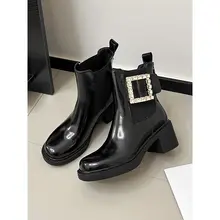 牛革製 高ヒールショートブーツ【クリスタル装飾・スクエアトゥ・黒・太ヒール・チェルシーブーツ】