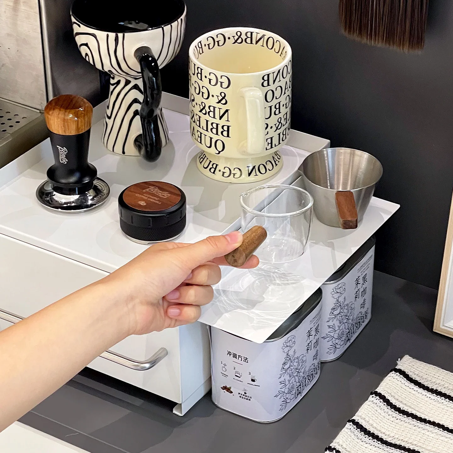 カフェボードを買うなら、本当に必要なのは「収納のしやすさ」なのか？