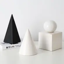 モダンなミニマリストデザイン！幾何学模様の黒白マット仕上げ陶器オブジェ