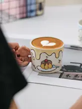 手描きケーキ犬デザインのコーヒーカップ【かわいい・デザイナー作・ギフトに最適】