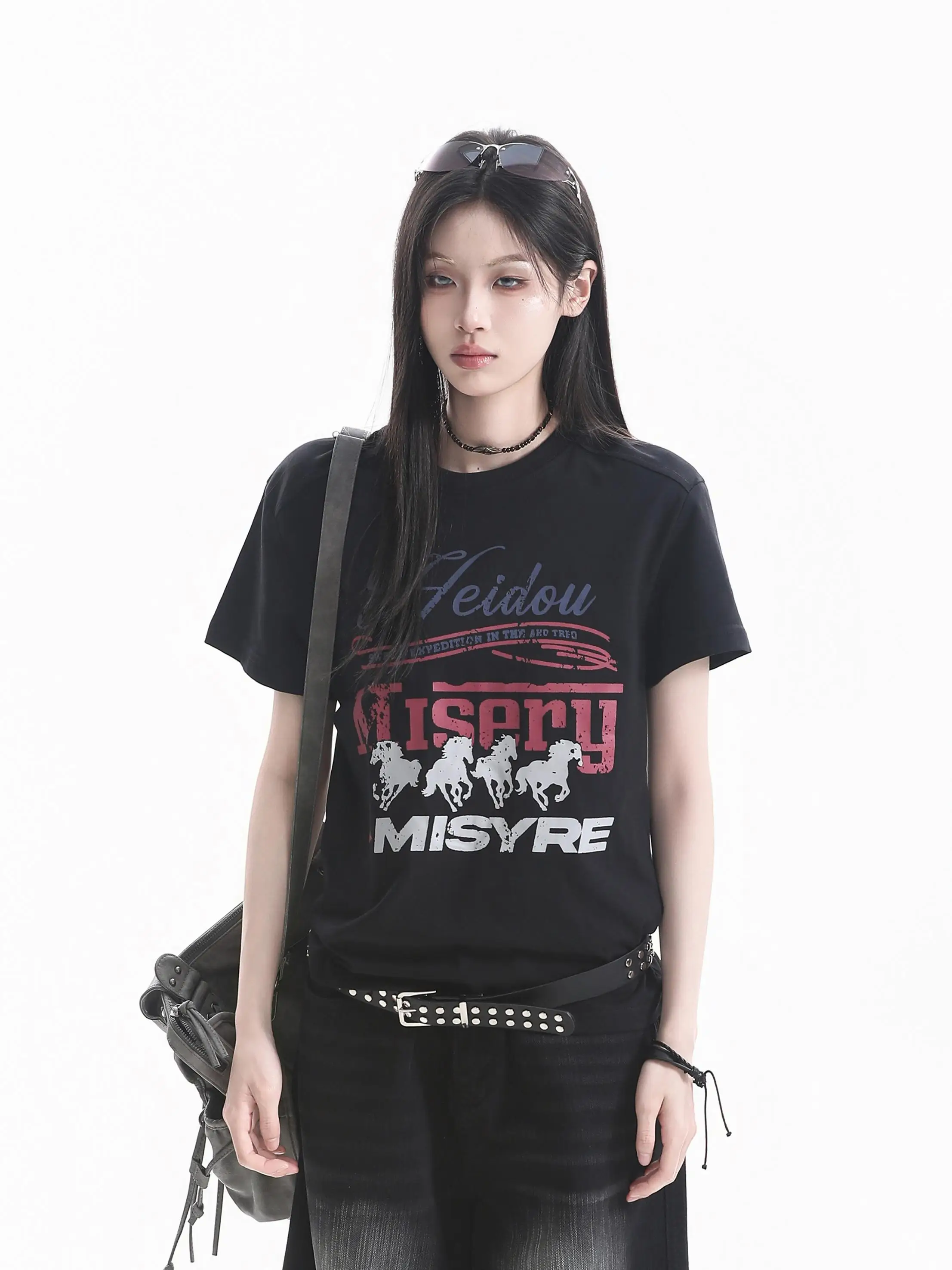 黒Tシャツの色落ちは避けられない？実は「洗い加工」が逆に美しくする理由
