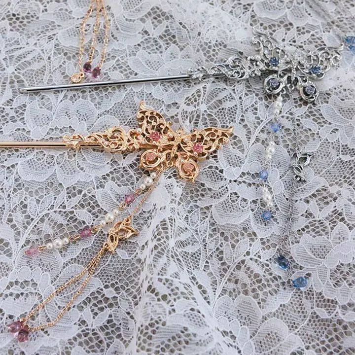 優雅なバラモチーフのビーズ飾りバタフライヘアクリップ