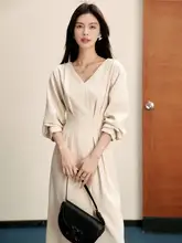 シンプルなデザインのストレートワンピース【フレンチスタイル・長袖・ウエストシェイプ】