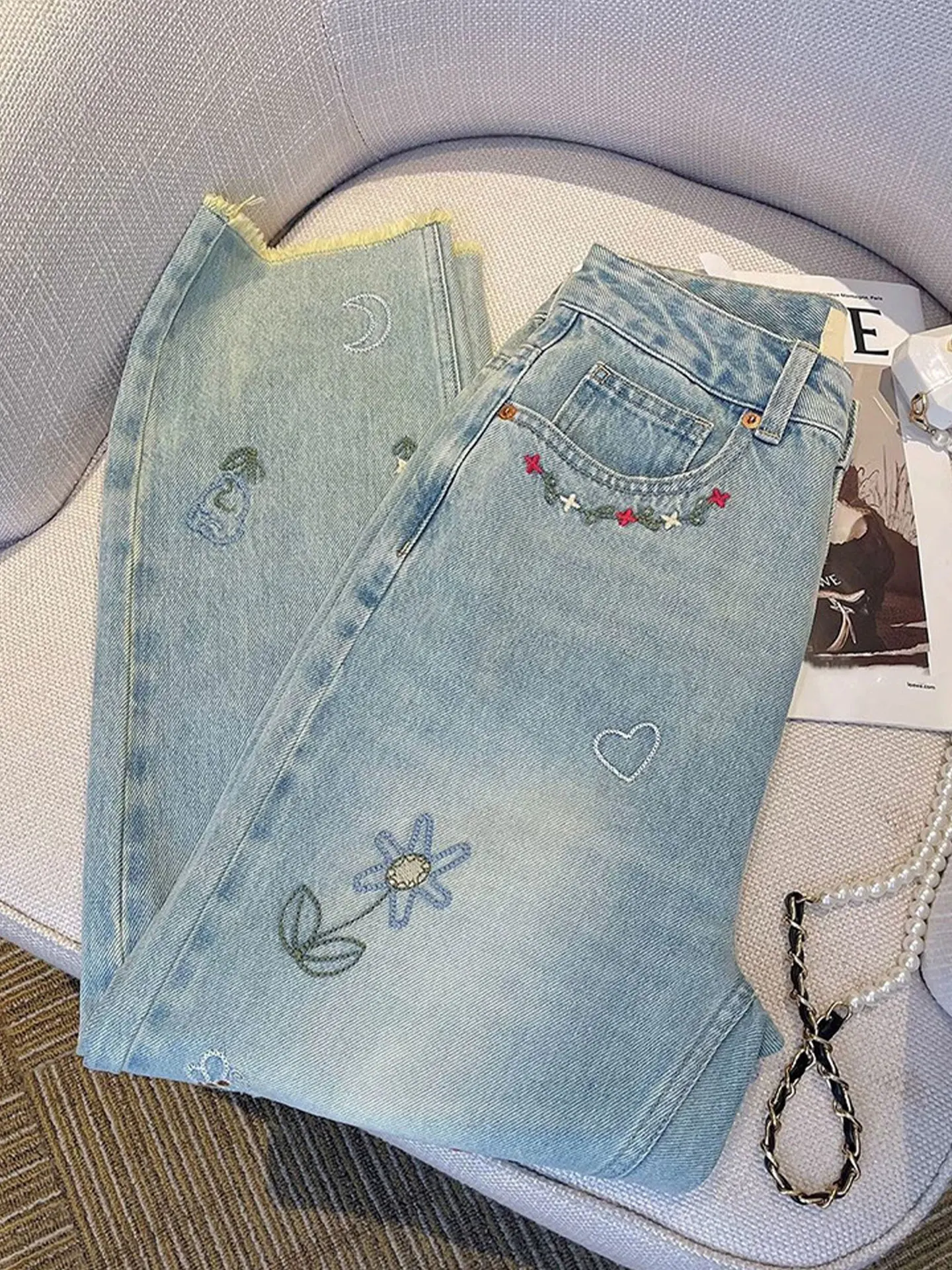 大きいサイズのレディースデニムパンツ：植物花卉刺繍の高腰直筒スタイルとは