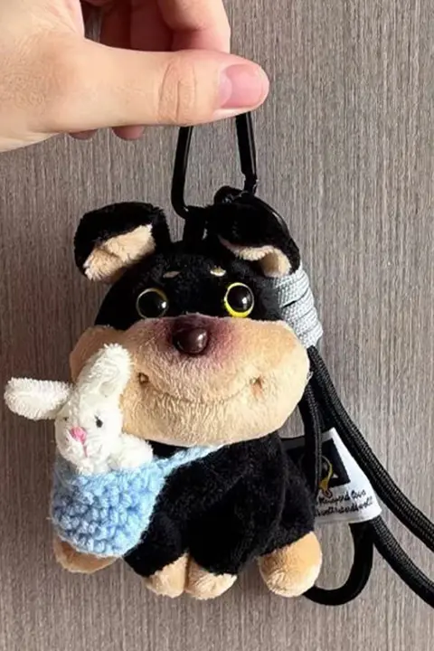 高級感のあるキャラクターキーホルダー【デザインバッグチャーム】