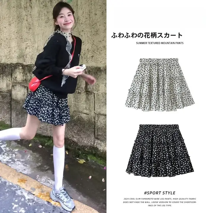 黒地に花柄のハイウエストAラインスカート【秋季・レトロ・フレア】（セットアップ対応）