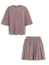 モダールストレッチニットのゆったりラウンドネック七分袖Tシャツとショートパンツ（セットアップ対応）