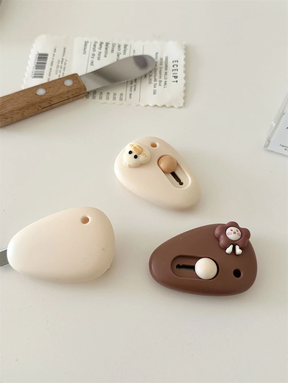 かわいいデザインのミニ開封ナイフ：多機能ポータブルツールの実用性と使い分け
