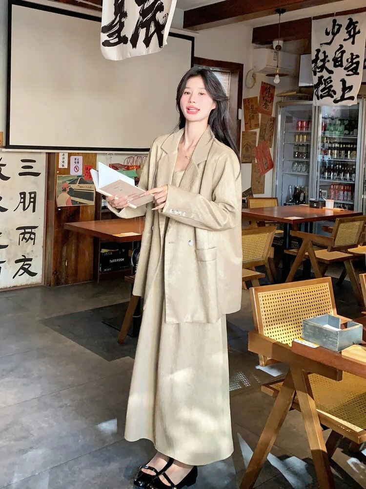 20代前半の女性が今、選ぶべき「ジャケットとスカートのコーデ」は？