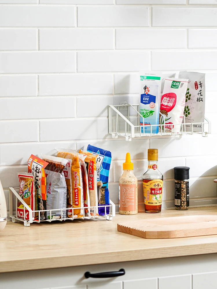 キッチン調味料収納に最適な壁掛けラックの実用性と設計原理