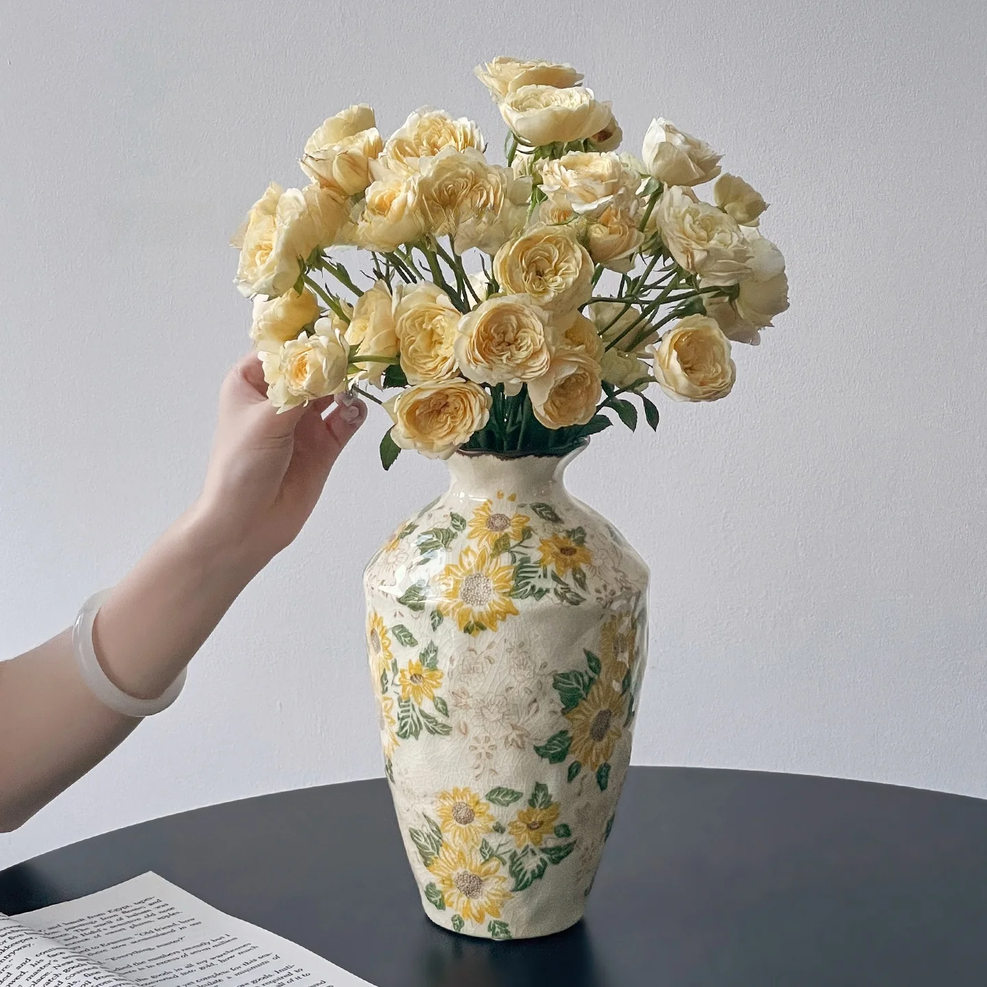 ドライフラワーを花瓶に飾るとき、本当に「生けやすい」花瓶はどこにあるの？