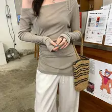 不規則デザインのオフショルダーロングスリーブTシャツ【春用・肩出し・フィット】